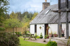 Cosy & rustic retreat - Woodland Cottage.